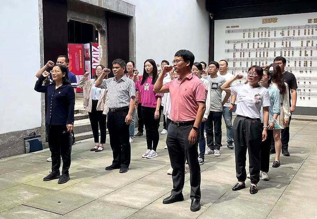 九洲(中国)集团党委第一、二党支部赴小营江南红巷开展联合主题党日活动