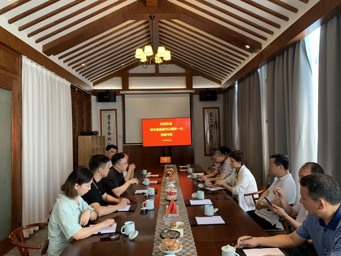 湖北省咸丰县县委书记郭玲一行来九洲(中国)集团梅家坞体验中心考察